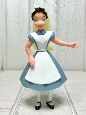 Disney’s Alice In Wonderland Alice Figurine 4” Vintage 1995 McD’s Happy Meal Toy